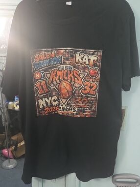 New York Knicks Graphic Short Sleeve Tee - Black